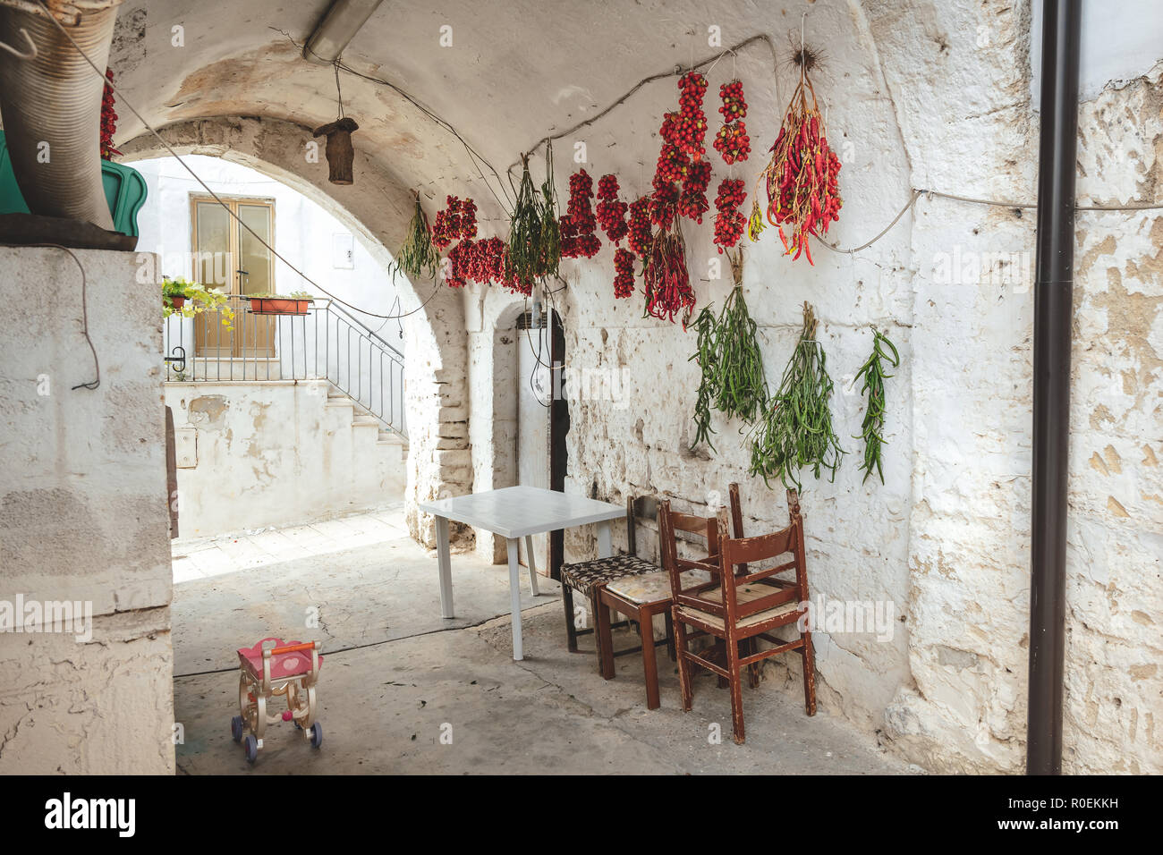 Hängende Kirschtomaten in Apulien Stockfoto