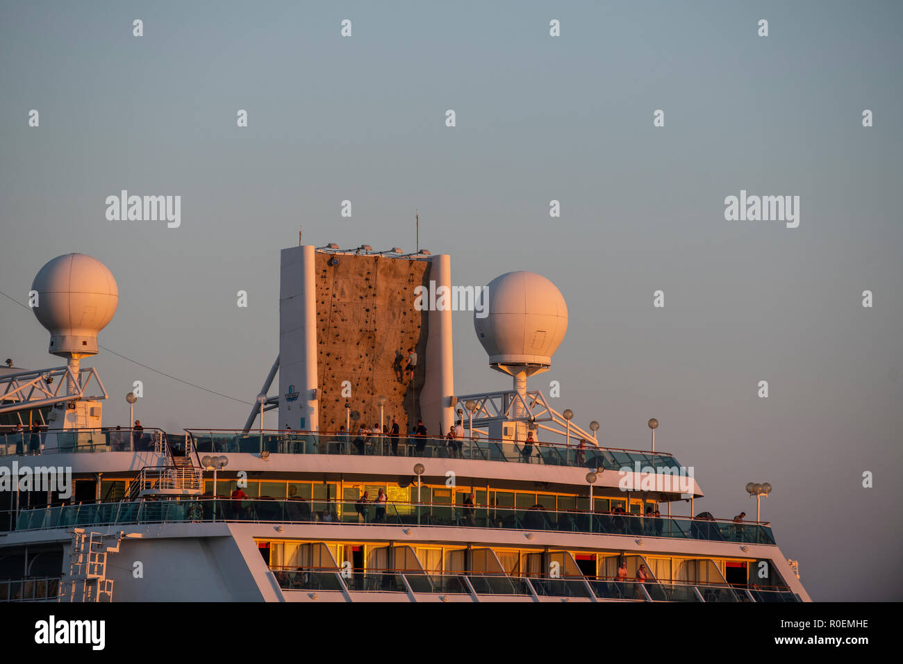 Vision Klasse Kreuzfahrtschiff Marella Discovery 2 angedockt am Hafen von Split in Kroatien. Stockfoto