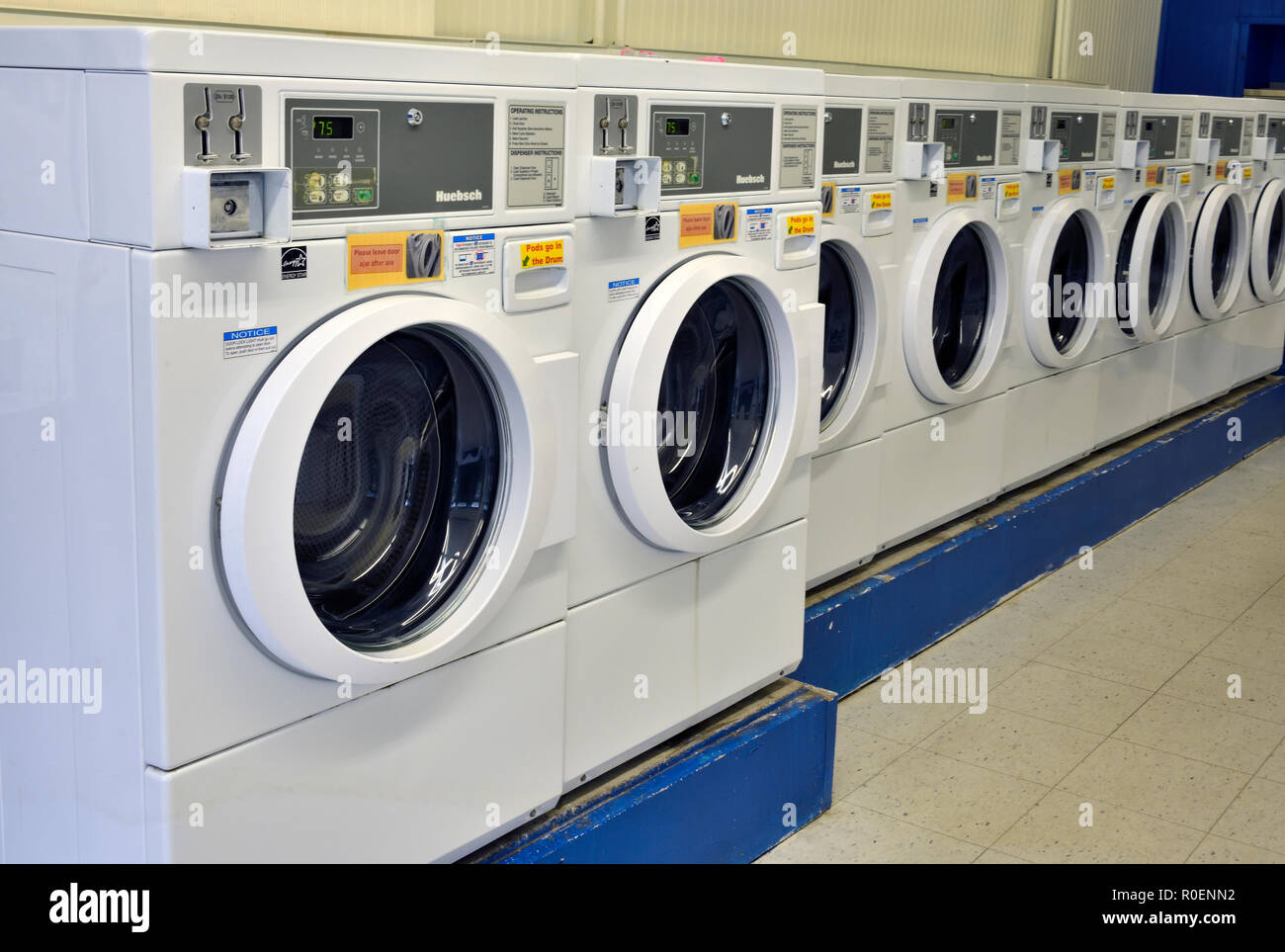 Eine münzbetriebene Waschmaschinen in einer Wäscherei in Sussex New Brunswick Kanada Stockfoto