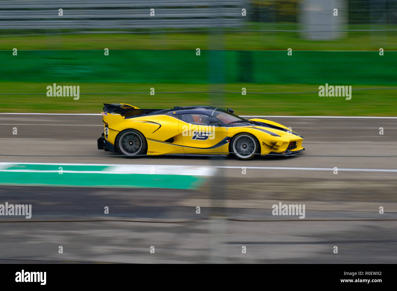 Monza, Italien. 4. Nov 2018. Ferrari World Championship 2018, Finale: FXX Monza Eni Stromkreis Credit: Italienische Landschaften/Alamy leben Nachrichten Stockfoto