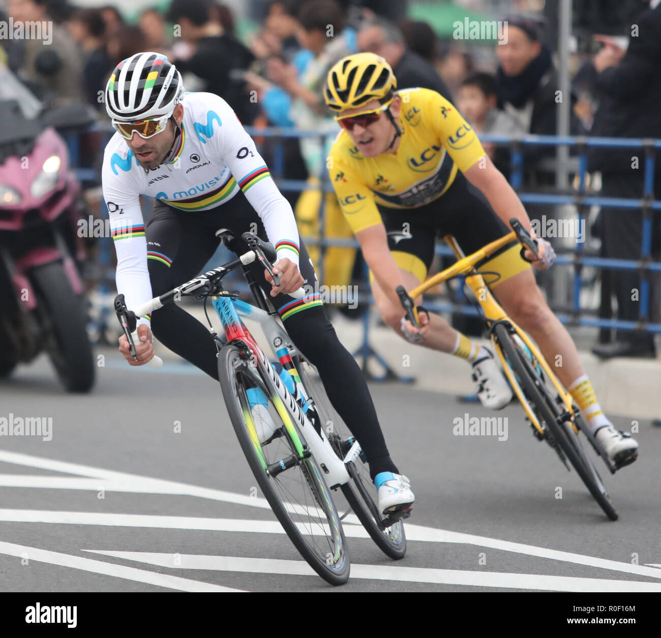 Saitama, Japan. 4 Nov, 2018. Spanische Radprofi Alejandro Valverde der Movista Team führt British Geraint Thomas von Team Sky während der Tour de France in Saitama Saitama Criterium, Vorort von Tokio am Sonntag, 4. November 2018. Weltmeister Valvelde gewann das Rennen während der Tour de France champion Thomas die Zweite beendete. Credit: Yoshio Tsunoda/LBA/Alamy leben Nachrichten Stockfoto