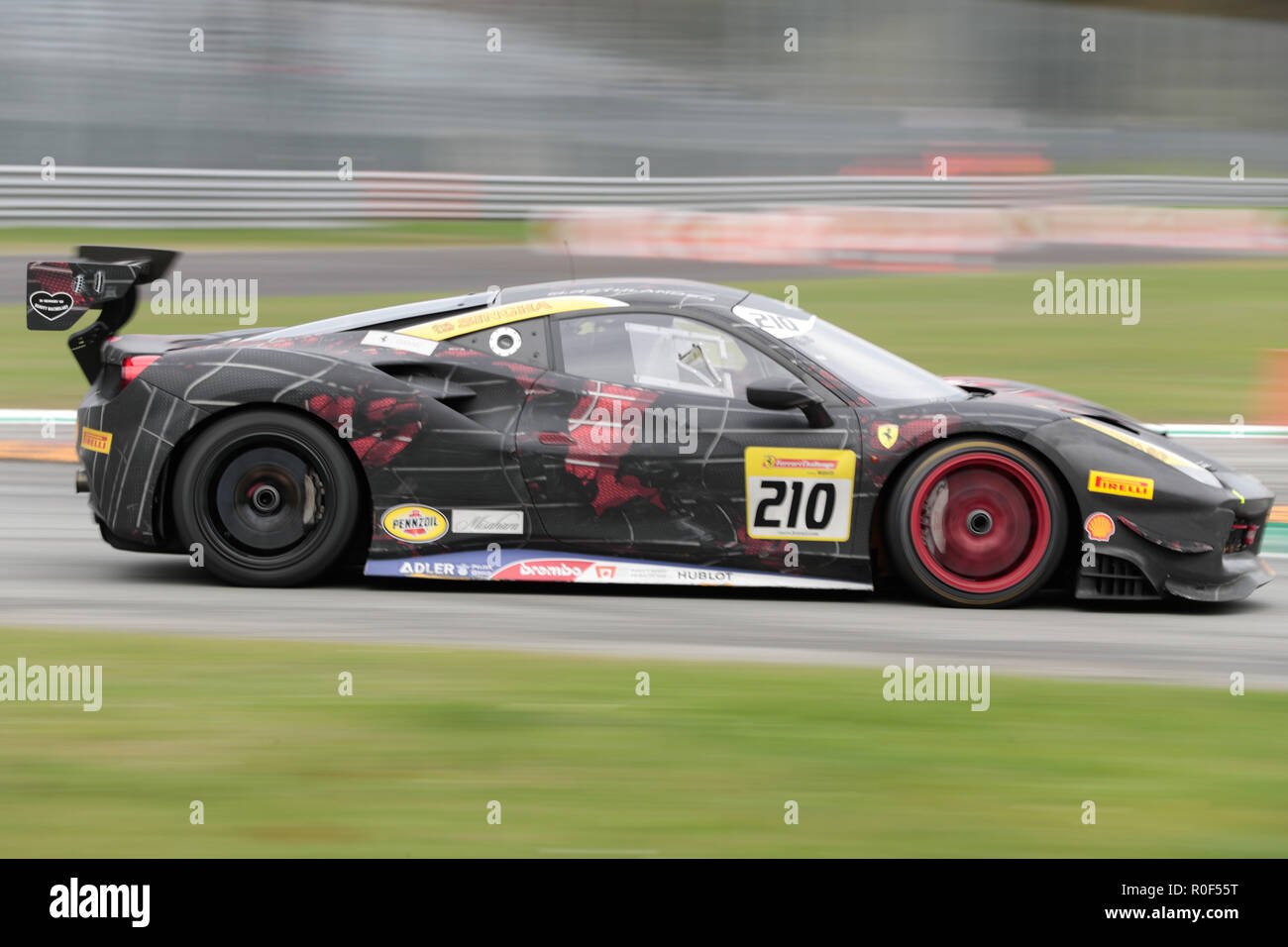 Monza. 4 Nov, 2018. Murray Rothlander von Kanada konkurriert im Finale Mondiale Trofeo Pirelli & Trofeo Pirelli bin in Monza Eni Rennstrecke in Monza, Italien an November 4, 2018. Credit: Cheng Tingting/Xinhua/Alamy leben Nachrichten Stockfoto