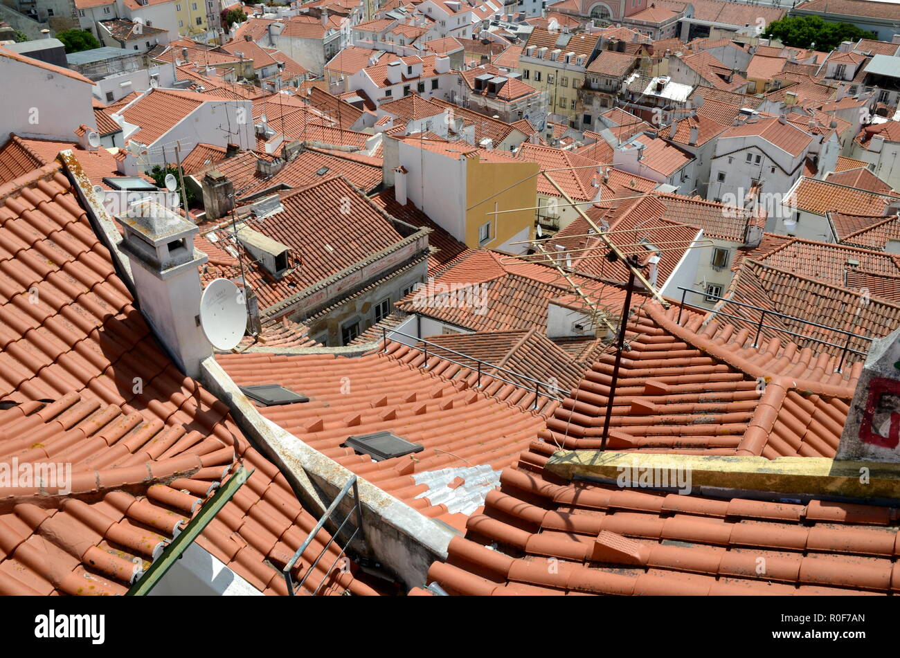 Dächer in der Altstadt von Lissabon Stockfoto