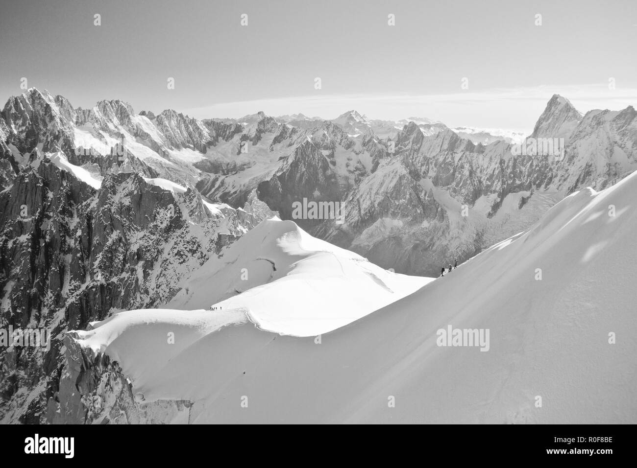 Die Aiguille du Midi ist ein Berg in den Mont Blanc Massiv in den Französischen Alpen, auf das Sie mit der Seilbahn von Chamonix. Stockfoto