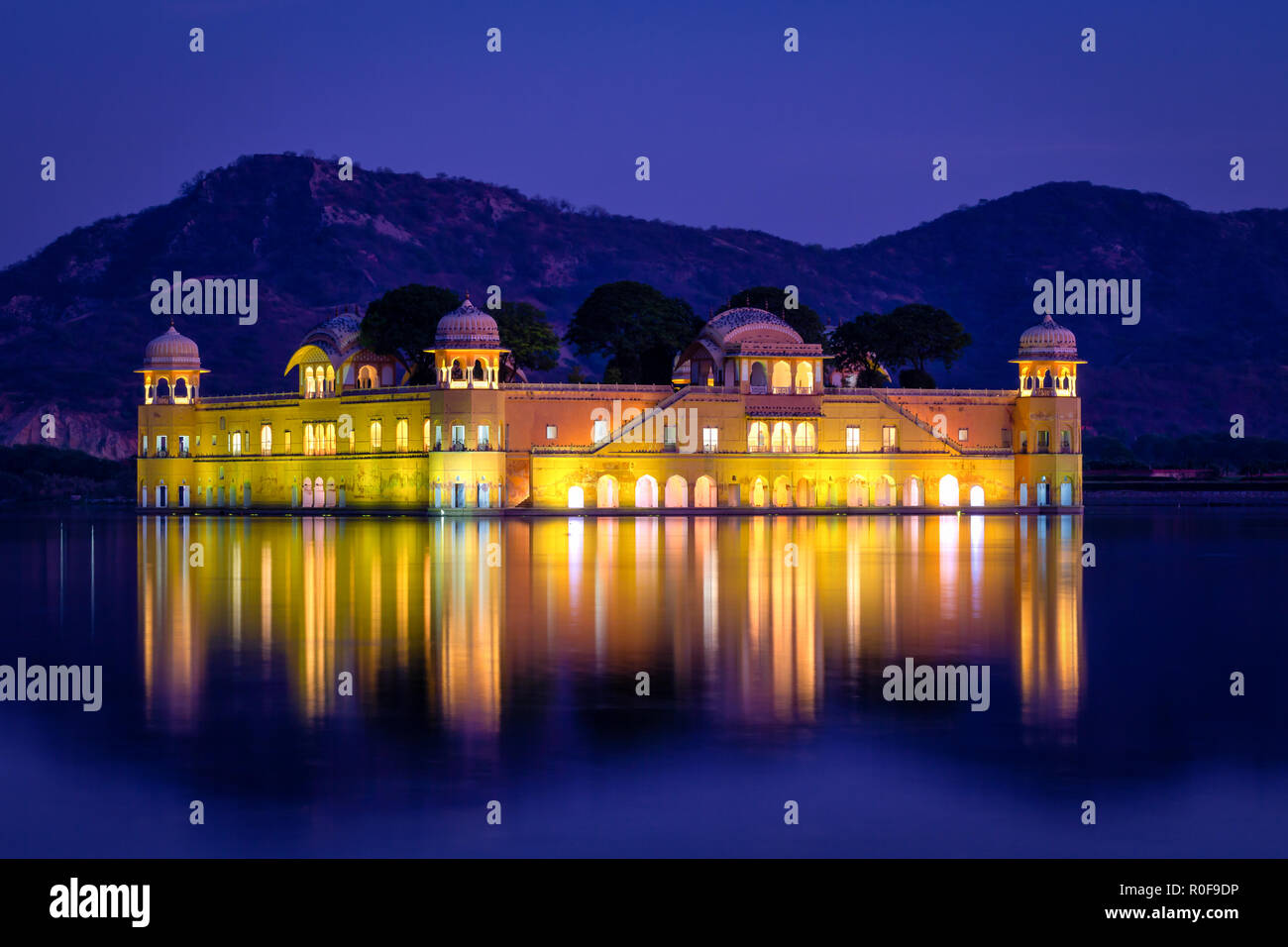 Wasser Palast Jal Mahal bei Sonnenuntergang, Jaipur, Rajasthan, Indien Stockfoto
