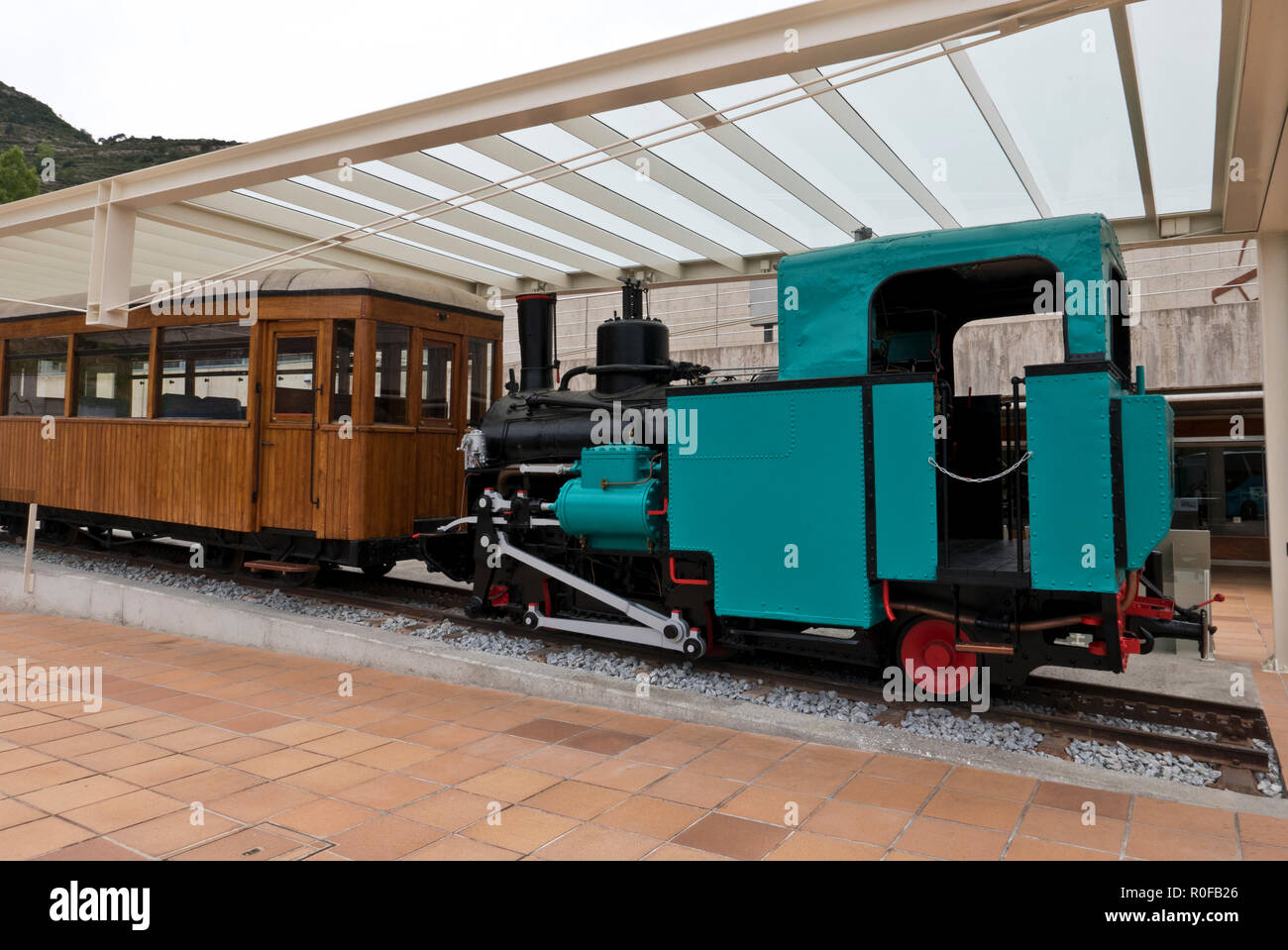 Ein alter Zug und Wagen in Montserrat, Barcelona, Spanien Stockfoto