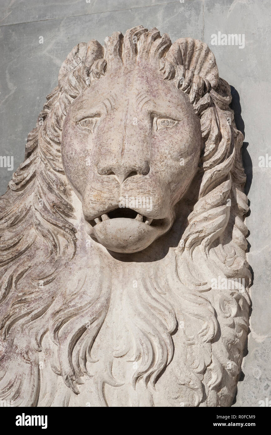 Ein Löwe von Saint Mark Stone Carving an der Fassade der Scuola Grande di San Marco in Venedig, Italien Stockfoto