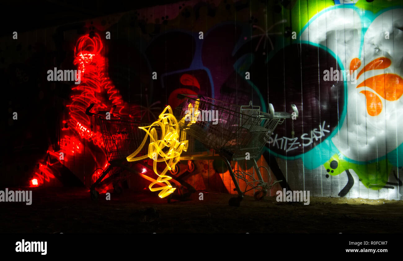 Abstrakte Kunst mit langen Belichtung erstellt, die gemeinhin als Licht Malerei, Feuer, Licht, LED und leuchtet die Bestände sind gemeinsame Bürsten. Stockfoto