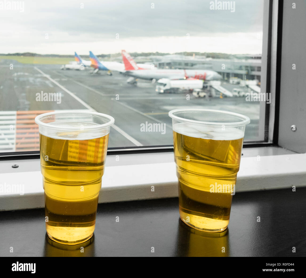 Alkohol in der Abflughalle bar in Newcastle Airport. UK. Stockfoto