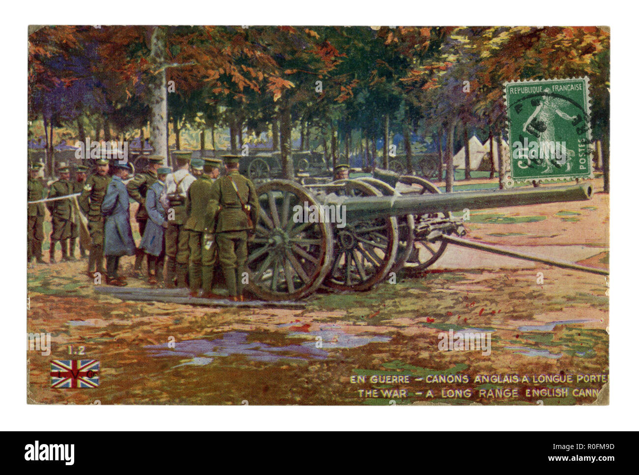 Französisch Historische Postkarte: eine lange Reihe Englische Kanone, Britische Offiziere die neue Waffe prüfen. Militärlager im Wald. Erster Weltkrieg 1914-1918 Stockfoto