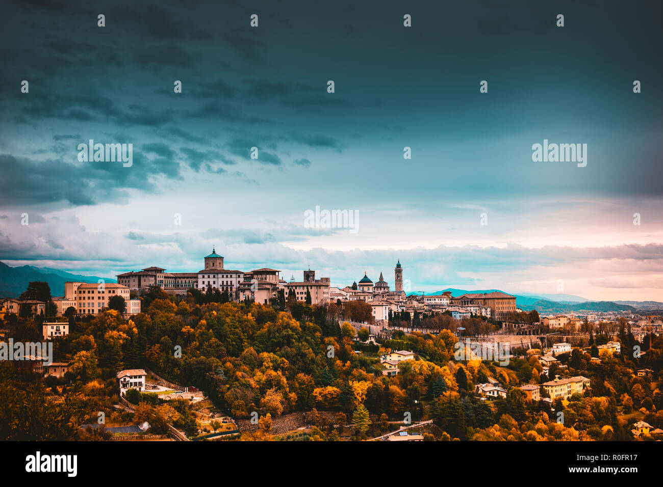 Schöne Stadtbild Herbst - Altstadt von Bergamo - Italien Reiseziel Stockfoto