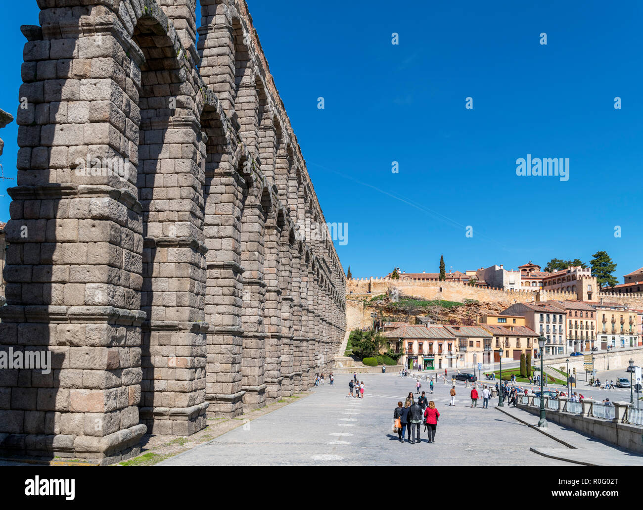 Segovia Aqueduct. Die 1 Tiziano römische Aquädukt von der Plaza Artillería, Segovia, Castilla y Leon, Spanien Stockfoto