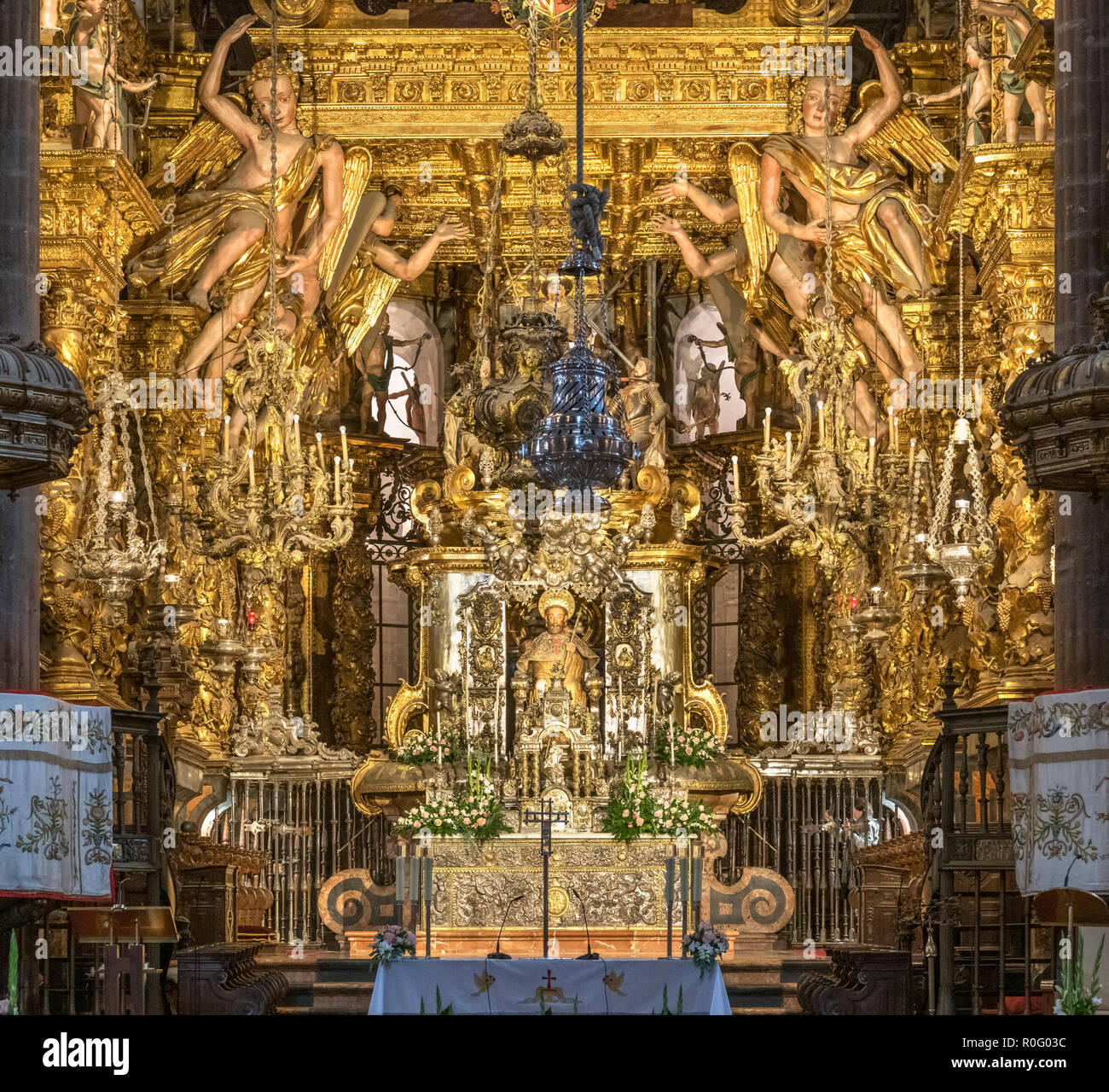 Hochaltar, mit dem Bild von St James in der Mitte und die Krypta unterhalb, Kathedrale von Santiago de Compostela, Santiago de Compostela, Galicien, Spanien Stockfoto