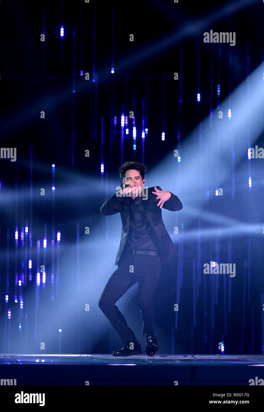 Brendon Urie Der Panik In Der Disco Fuhrt Auf Der Buhne Bei Den Mtv Europe Music Awards 2018 Im Bilbao Exhibition Centre Statt Spanien Stockfotografie Alamy
