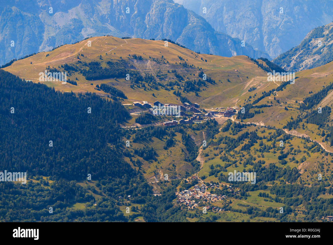 Kleine Stadt im Süden von Frankreich im Sommer Stockfoto