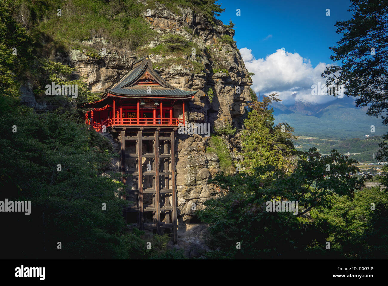 Tempel auf einer Klippe in Komoro, Japan - Präfektur Nagano Stockfoto