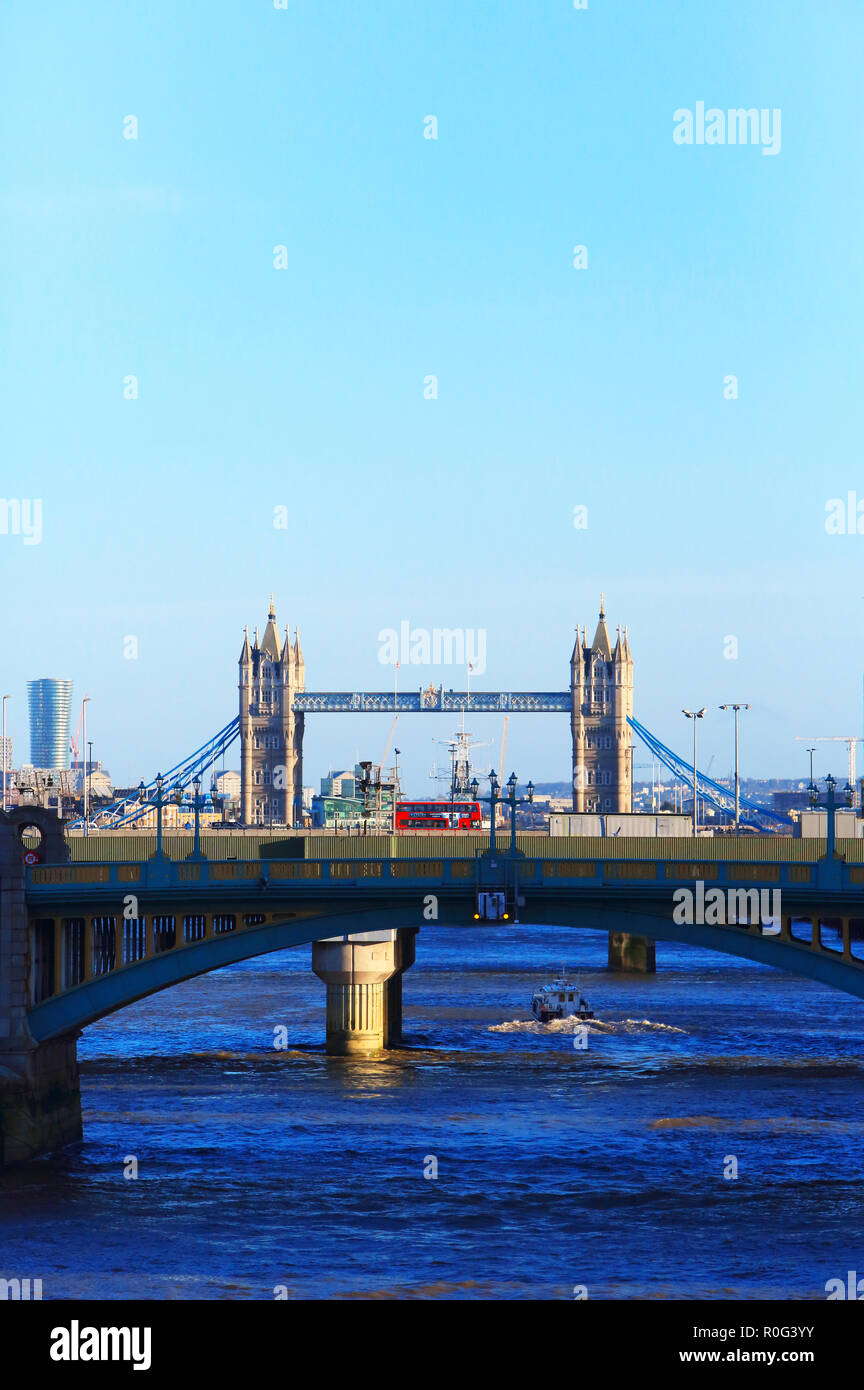 Die Tower Bridge und die Themse in London, England, Großbritannien Stockfoto