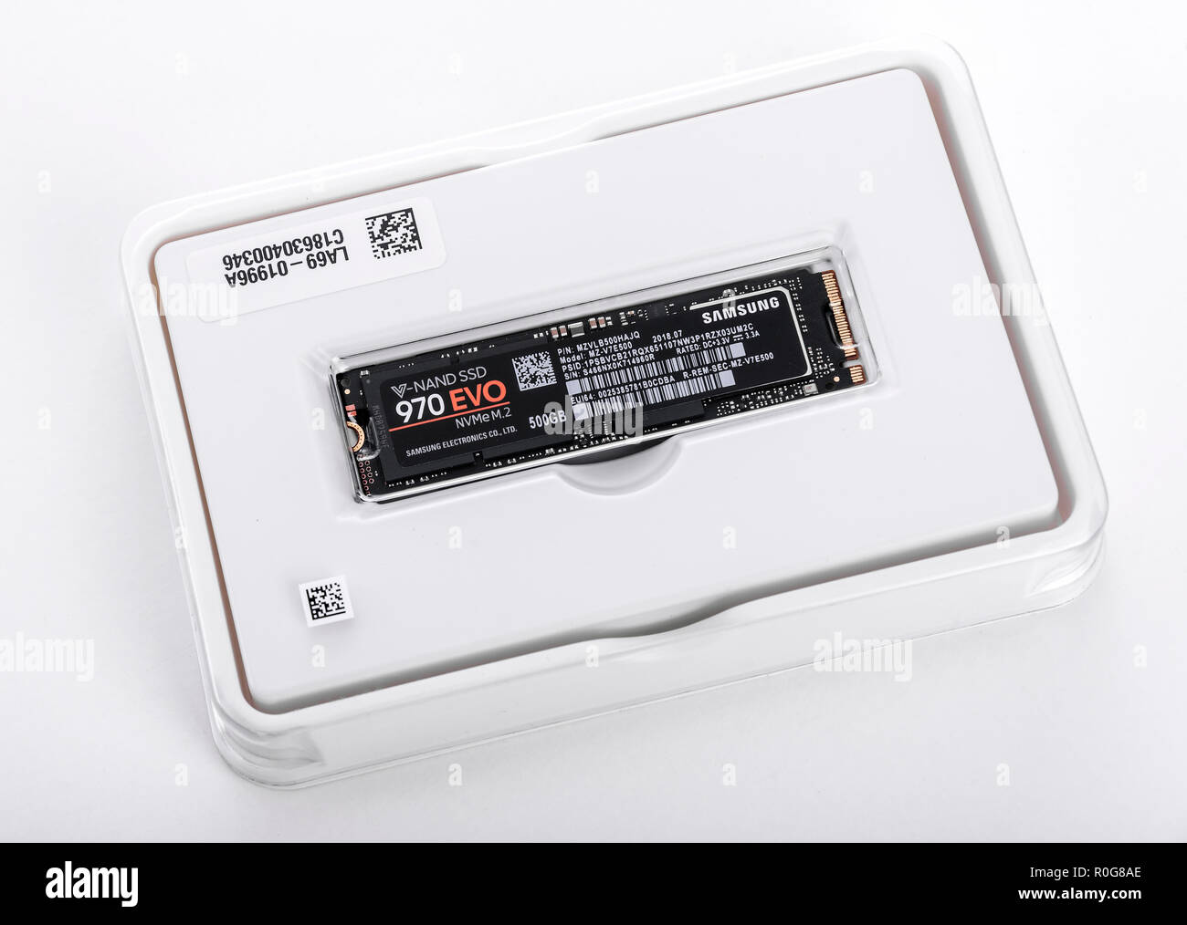 Box von Samsung 970 Evo-SSD-Laufwerk auf weißem Hintergrund. Stockfoto