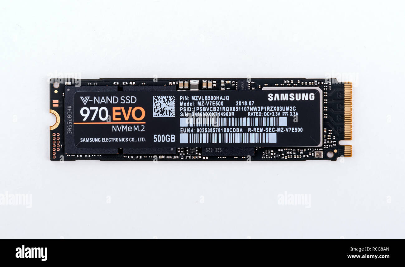 Samsung 970 Evo-SSD-Laufwerk auf weißem Hintergrund. Stockfoto