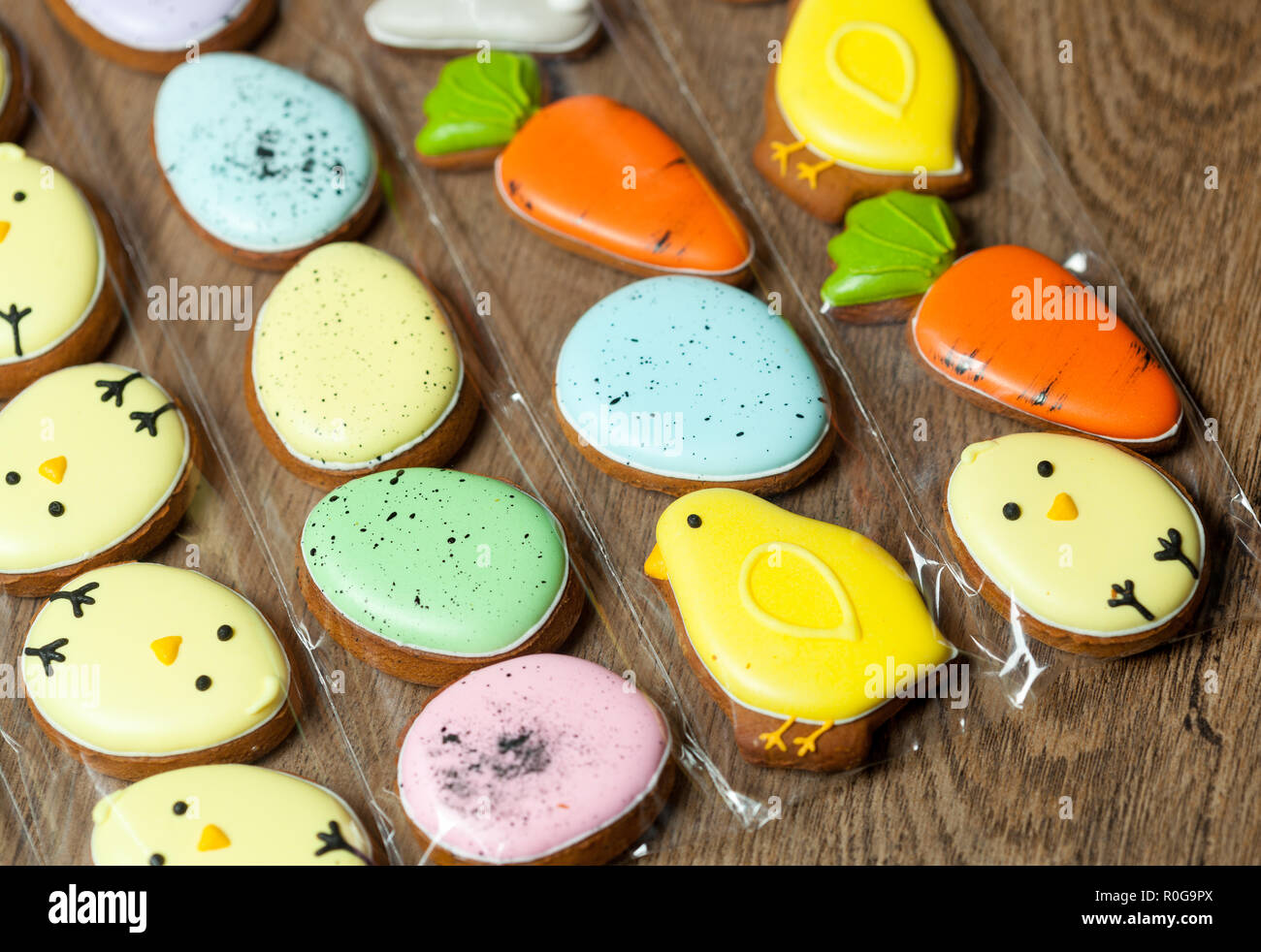 Ostern hausgemachte Lebkuchen Cookie über Tischdecke Nahaufnahme Stockfoto