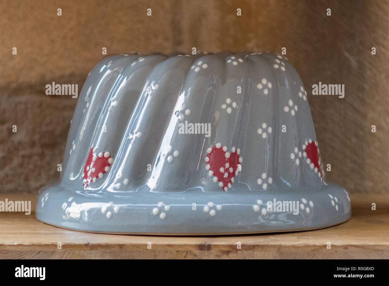Traditionelle Keramik Kugelhopf bundt Wanne Schimmel, Elsass, Frankreich Stockfoto