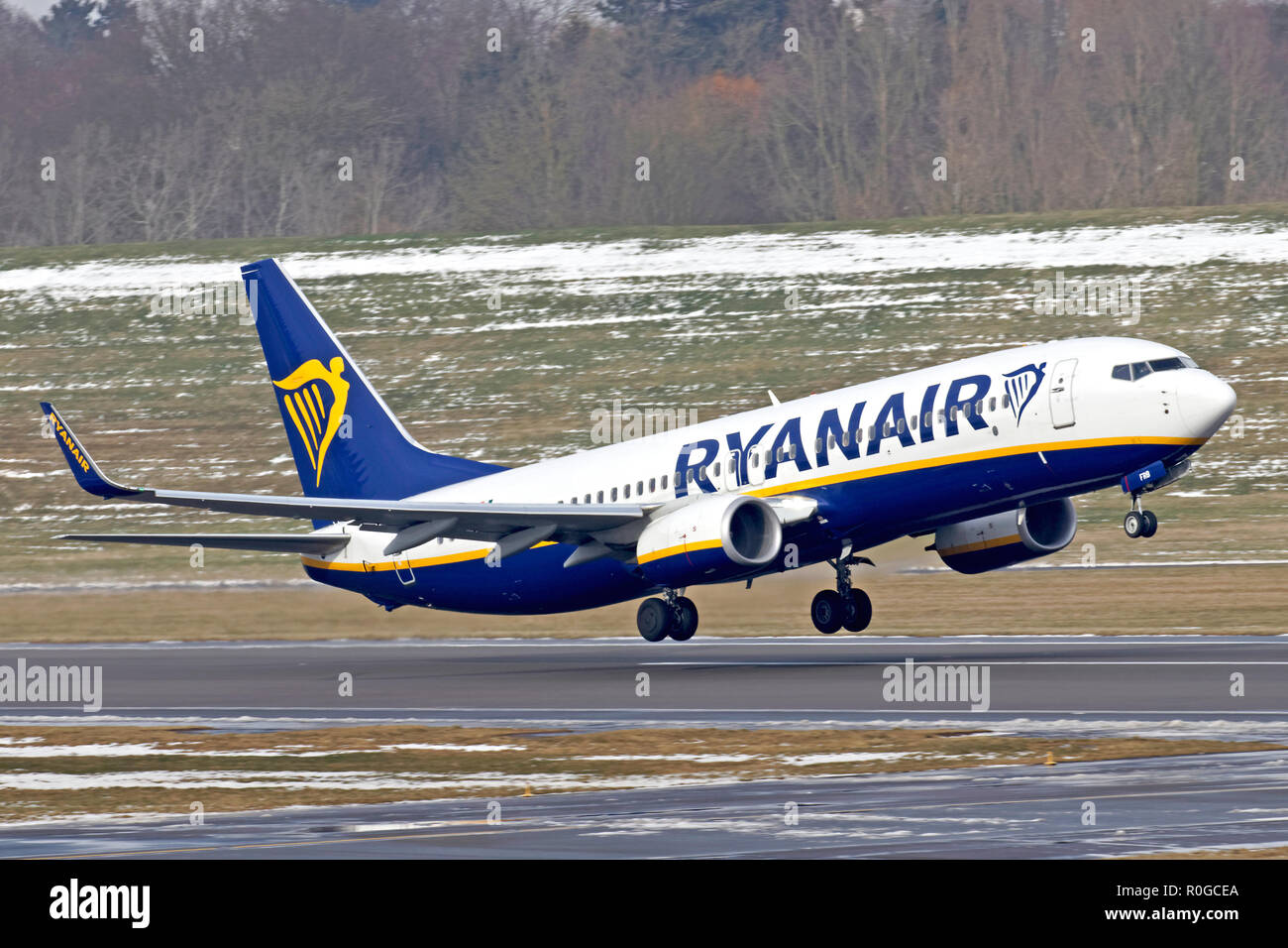 Ryanair Boeing 737-800 Abflug vom Flughafen Birmingham im Jahr 2018 Stockfoto
