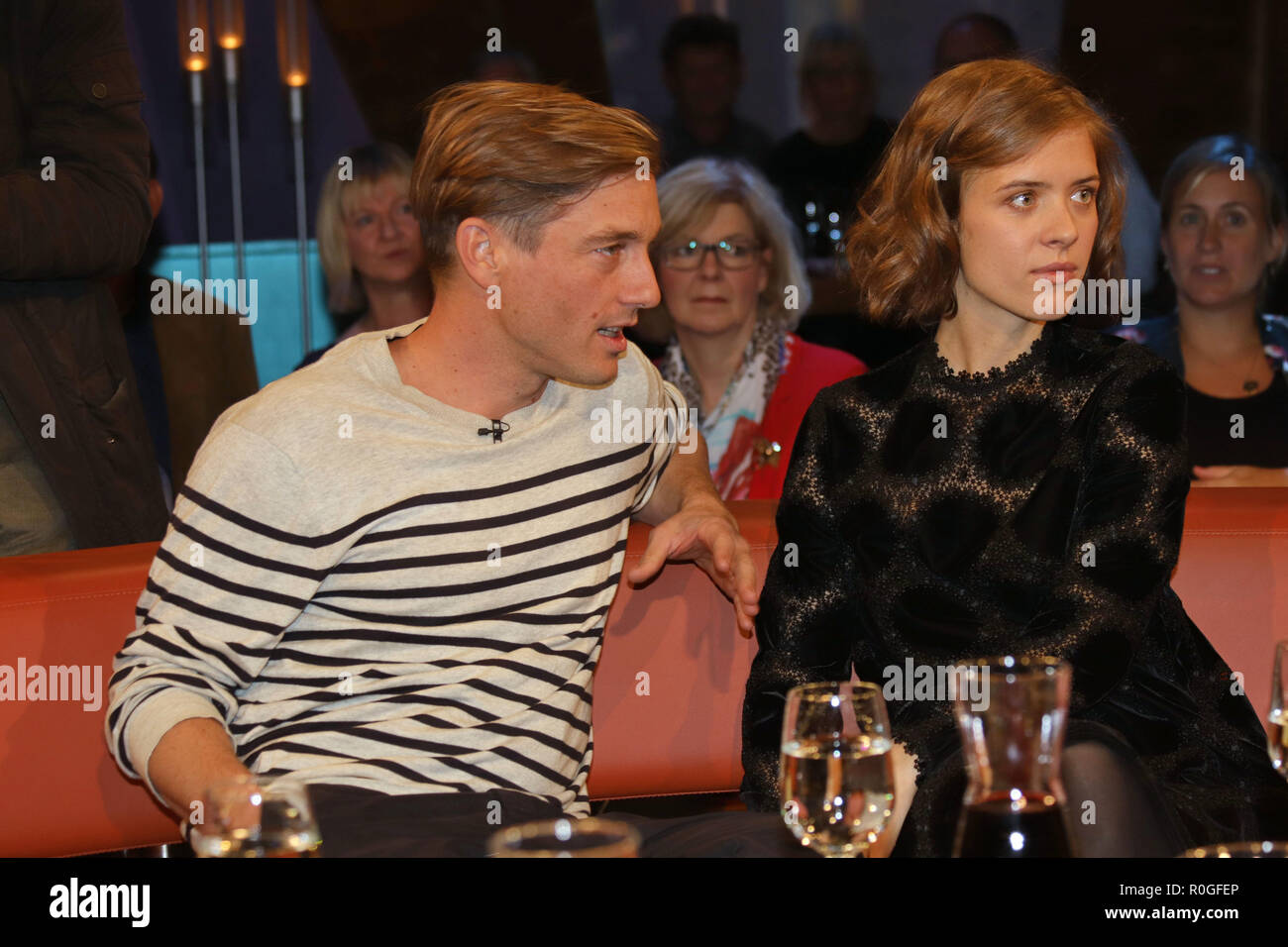 Als Gast Der Ndr Talkshow Fur Den 05 10 2018 Mit Volker Bruch Und Liv Lisa Pommes Frites Wo Hamburg Deutschland Wann 04 Okt 2018 Credit Becher Wenn Com Stockfotografie Alamy