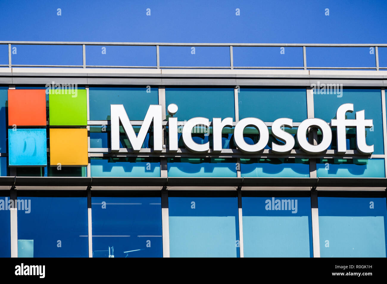 November 2, 2018 Sunnyvale/CA/USA - Microsoft Logo im Bürogebäude der Firma im Silicon Valley, South San Francisco Bay Area. Stockfoto
