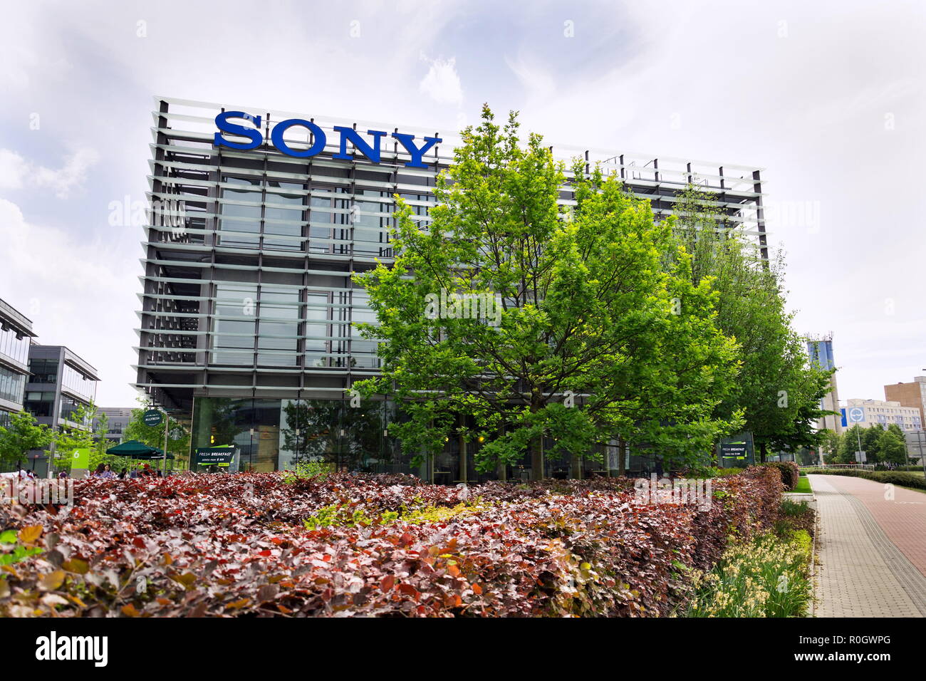 Prag, tschechische Republik - 10. MAI 2018: Sony Firmenlogo auf Hauptquartier am 10. Mai 2018 in Prag, Tschechische Republik. Stockfoto
