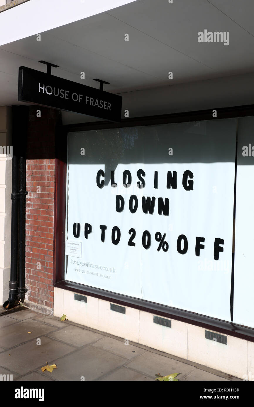 Allgemeine Ansichten einer Schließung House of Fraser Shop mit Meldung im Fenster in Chichester, West Sussex, UK. Stockfoto