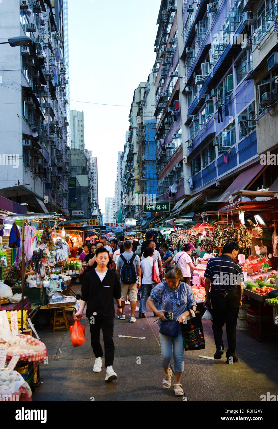 Die lebhaften Märkte in Mong Kok, Hong Kong. Stockfoto