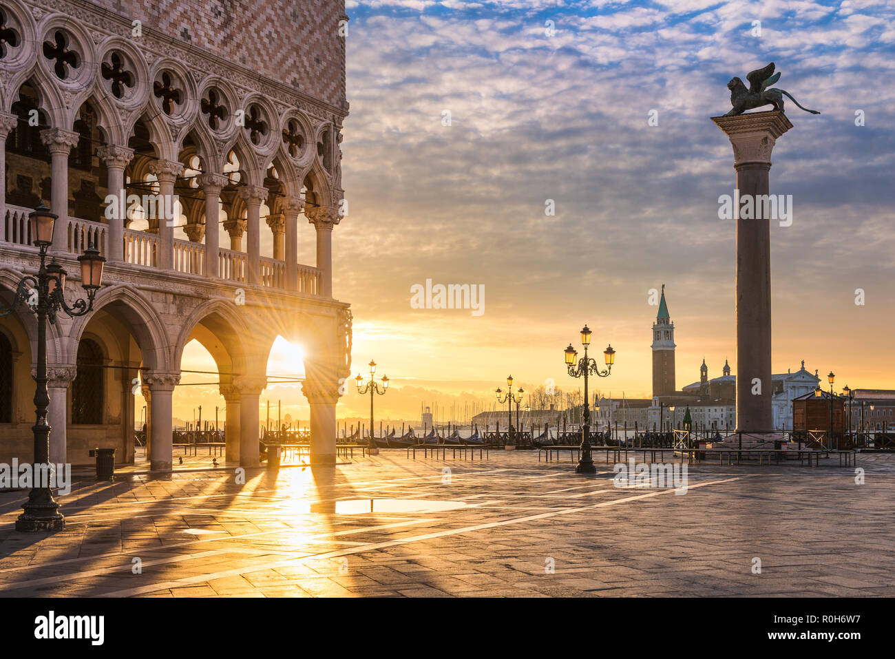 Sonnenaufgang an der Piazza San Marco in Venedig, Italien Stockfoto
