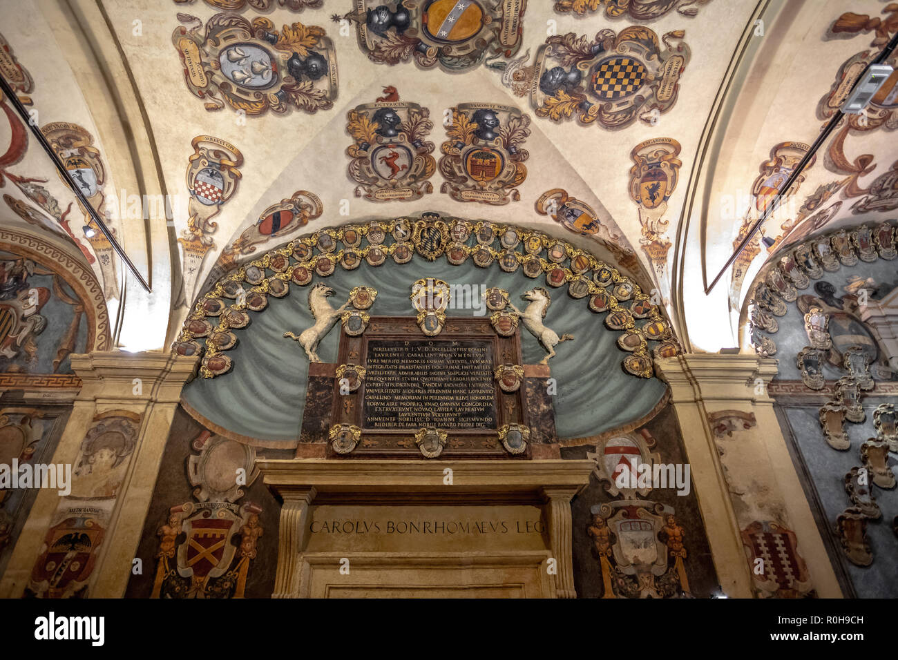 Innenraum der Halle Dekoration auf städtische Bibliothek des Archiginnasio in Bologna, Italien Stockfoto