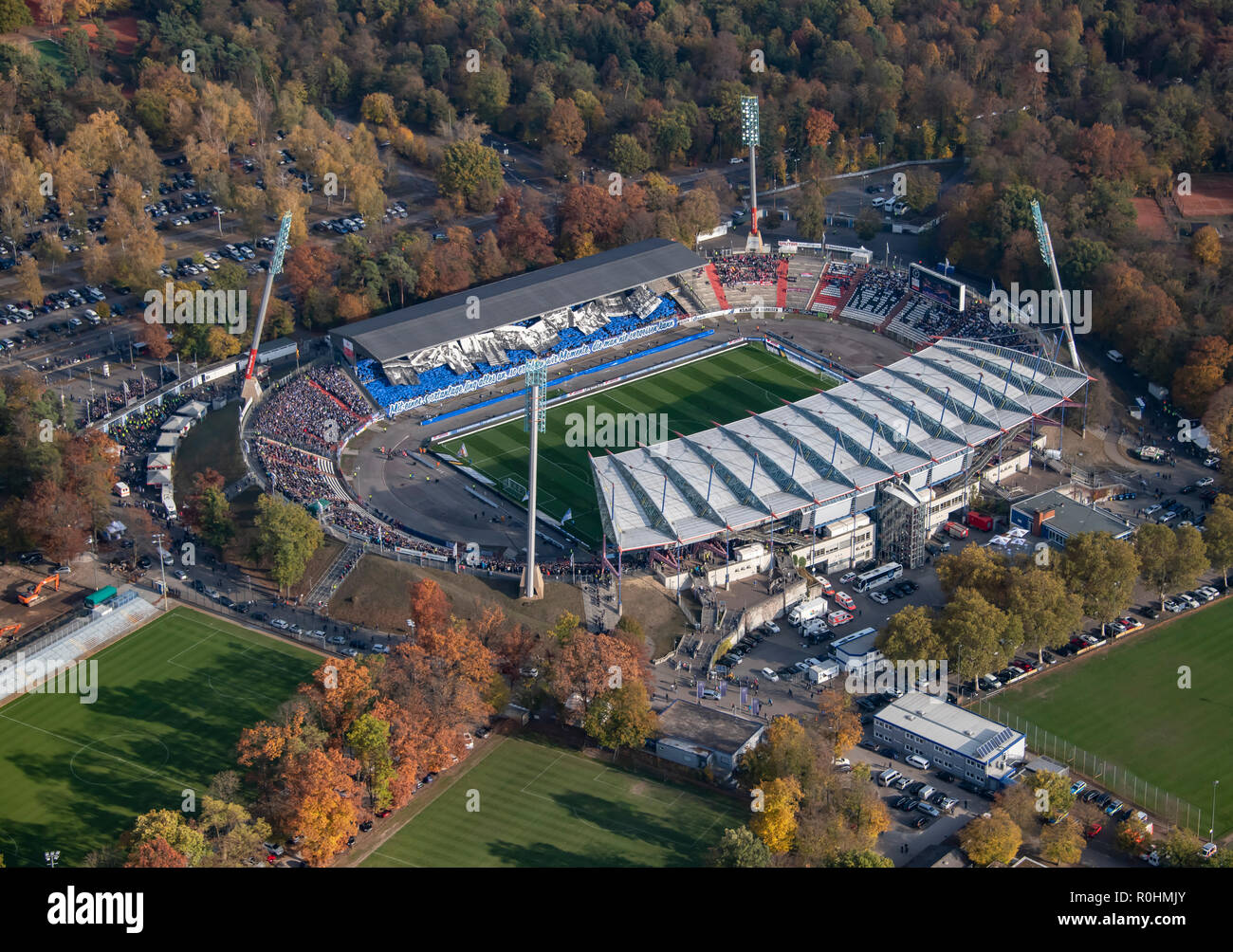 karlsruhe deutschland 22 sep 2018 heute ist das letzte spiel in der alten wildparkstadion die neue konstruktion des stadions beginnt am 05 11 2018 ges fussball luftaufnahmen letztes spiel des ksc wildparkstadion ksc wuerzbueger kickers 03 11