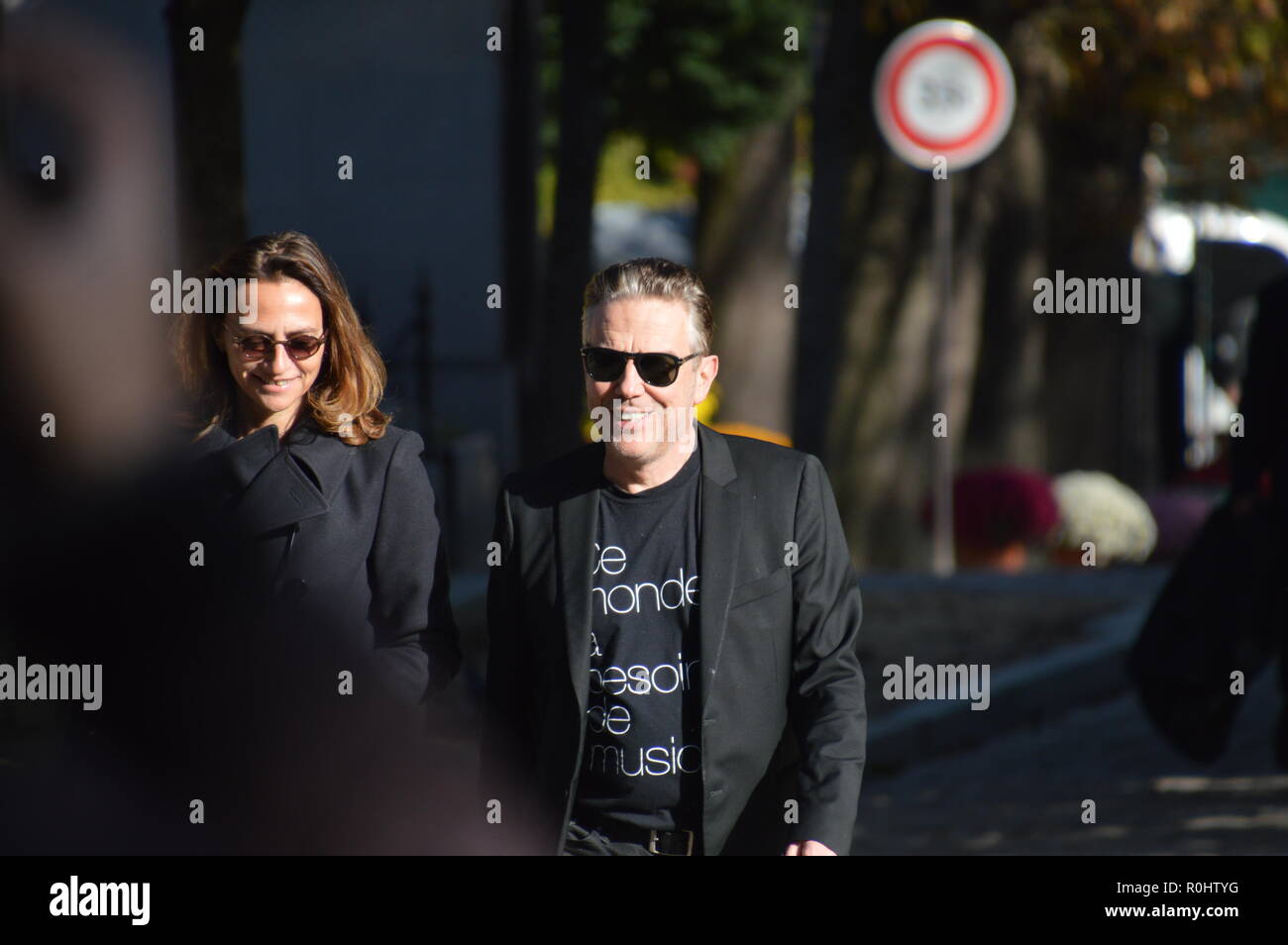 Paris, Frankreich. 5. Nov 2018. (Philippe Vandel französische TV-Animator). Französische Persönlichkeiten nehmen an der Zeremonie für den Tod von Philippe GILDAS, französische TV-Animator. Das Krematorium des Friedhofs der Pere Lachaise, Paris, Frankreich. 5. November 2018. 13 Uhr 30. ALPHACIT NEWIM/Alamy Live News Credit: Alphacit NEWIM/Alamy leben Nachrichten Stockfoto