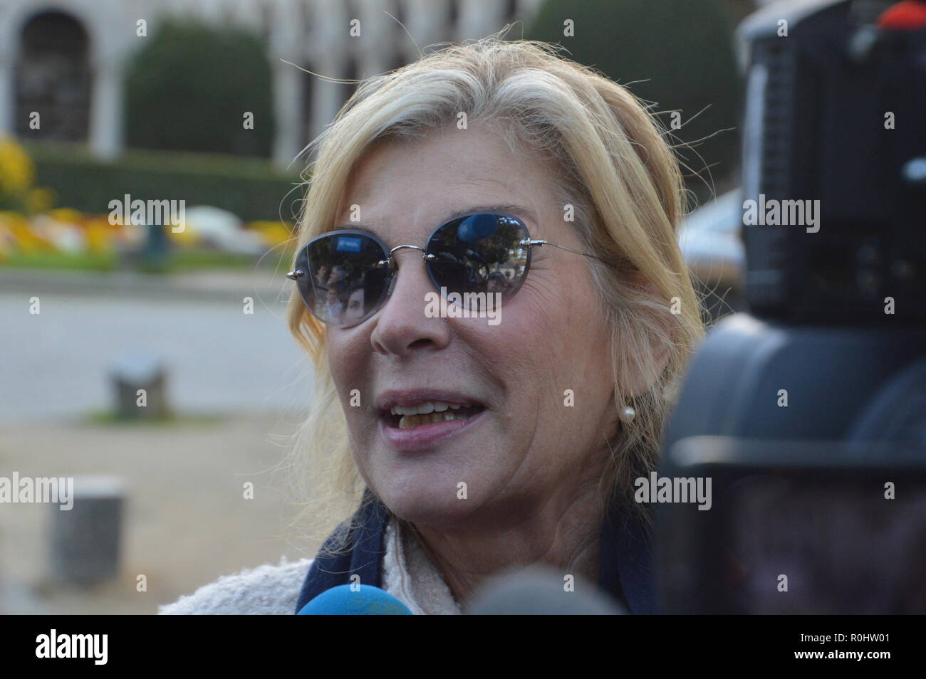 Paris, Frankreich. 5. Nov 2018. (Michele Laroque französische Schauspielerin und Humorist). Französische Persönlichkeiten nehmen an der Zeremonie für den Tod von Philippe GILDAS, französische TV-Animator. Das Krematorium des Friedhofs der Pere Lachaise, Paris, Frankreich. 5. November 2018. 13 Uhr 30. ALPHACIT NEWIM/Alamy leben Nachrichten Stockfoto