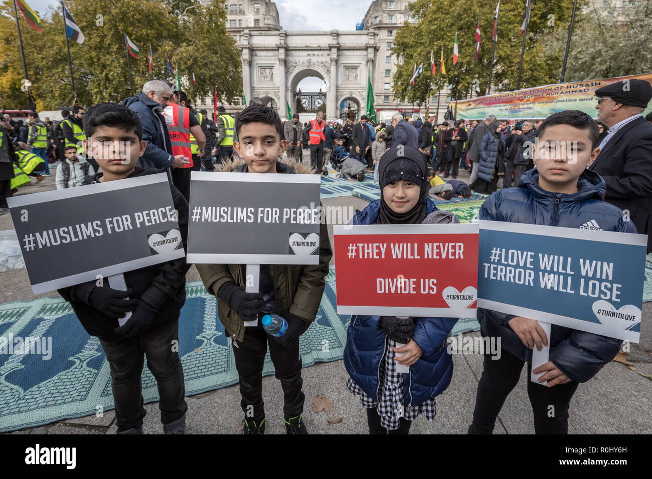 London, Großbritannien. 4. Nov 2018. Die britischen Muslime melden Sie den jährlichen Arbaeen Prozession am Marble Arch. Credit: Guy Corbishley/Alamy leben Nachrichten Stockfoto