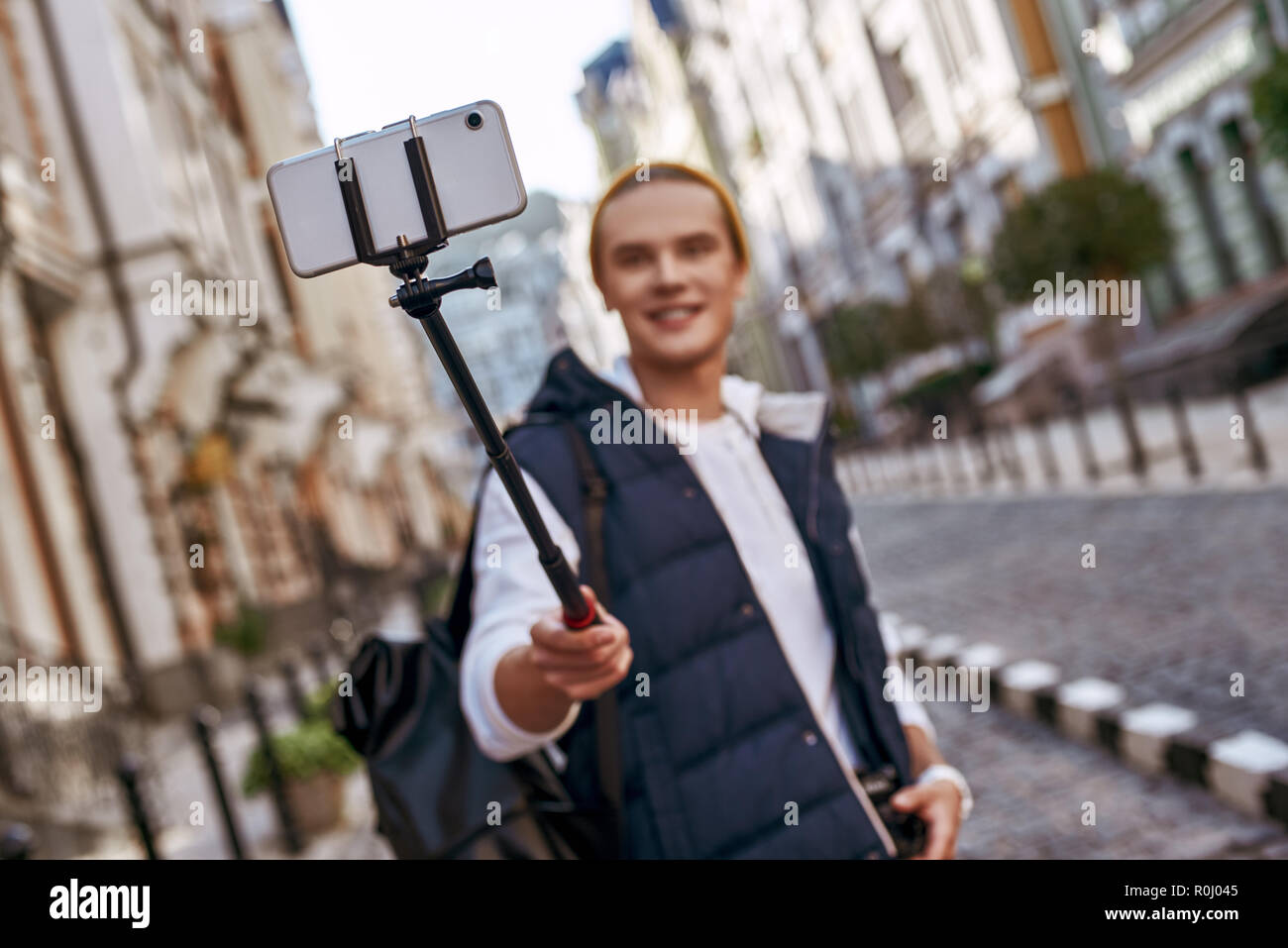 Junge touristische blogger Mann macht selfie Stockfoto
