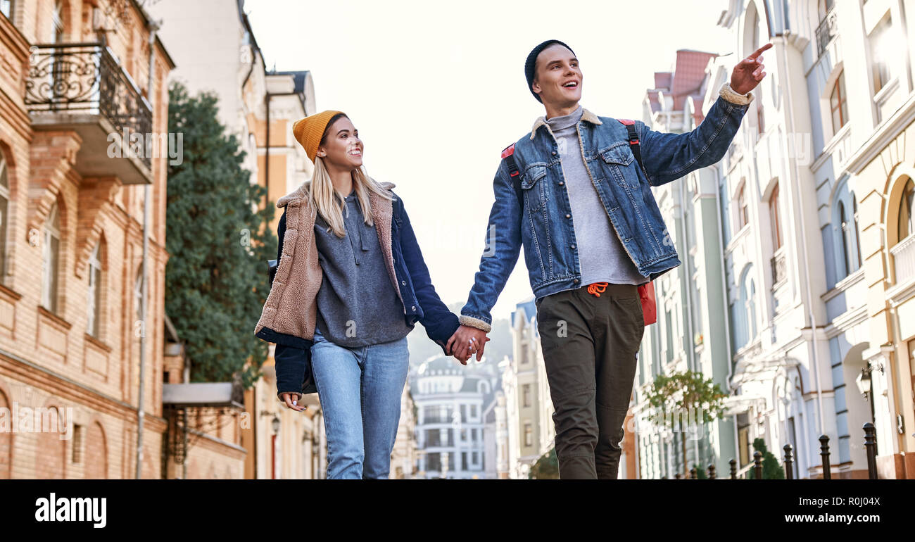 Junge paar Travel Blogger sind zu Fuß rund um die Altstadt Stockfoto