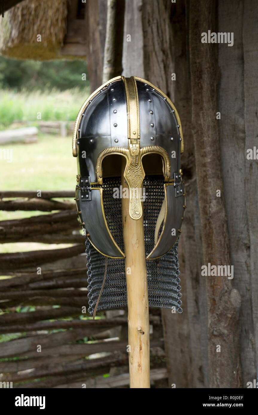Ein frühes Mittelalter Helm mit Nasenschutz und prüfen. Stockfoto