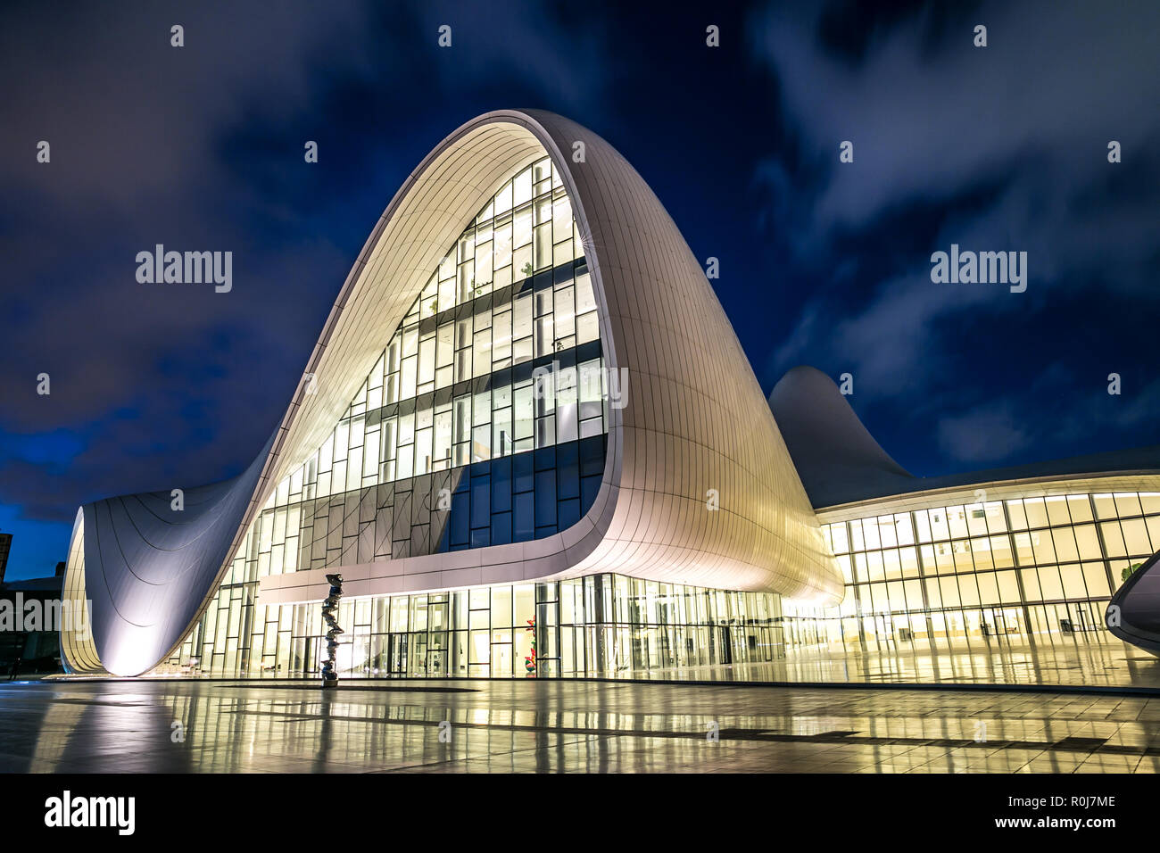 Außenansicht des Heydar Aliyev Center in Baku, Aserbaidschan Stockfoto