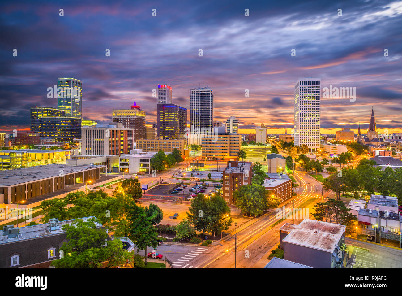 Tulsa, Oklahoma, USA die Skyline in der Dämmerung. Stockfoto