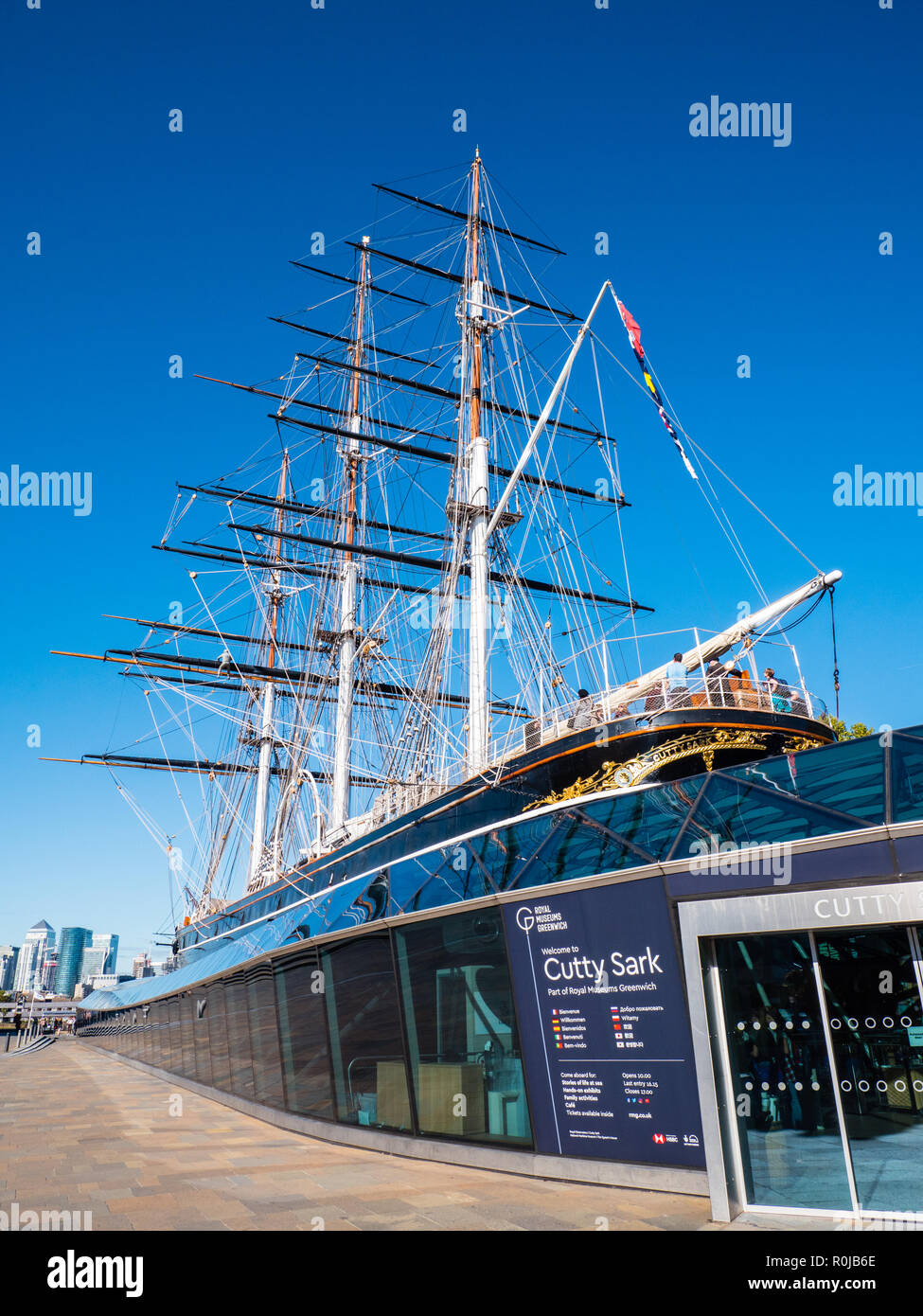 Cutty Sark, mit Canary Wharf im Hintergrund, Britische Clipper Ship, Museum Schiff, Greenwich, London, England, UK, GB. Stockfoto