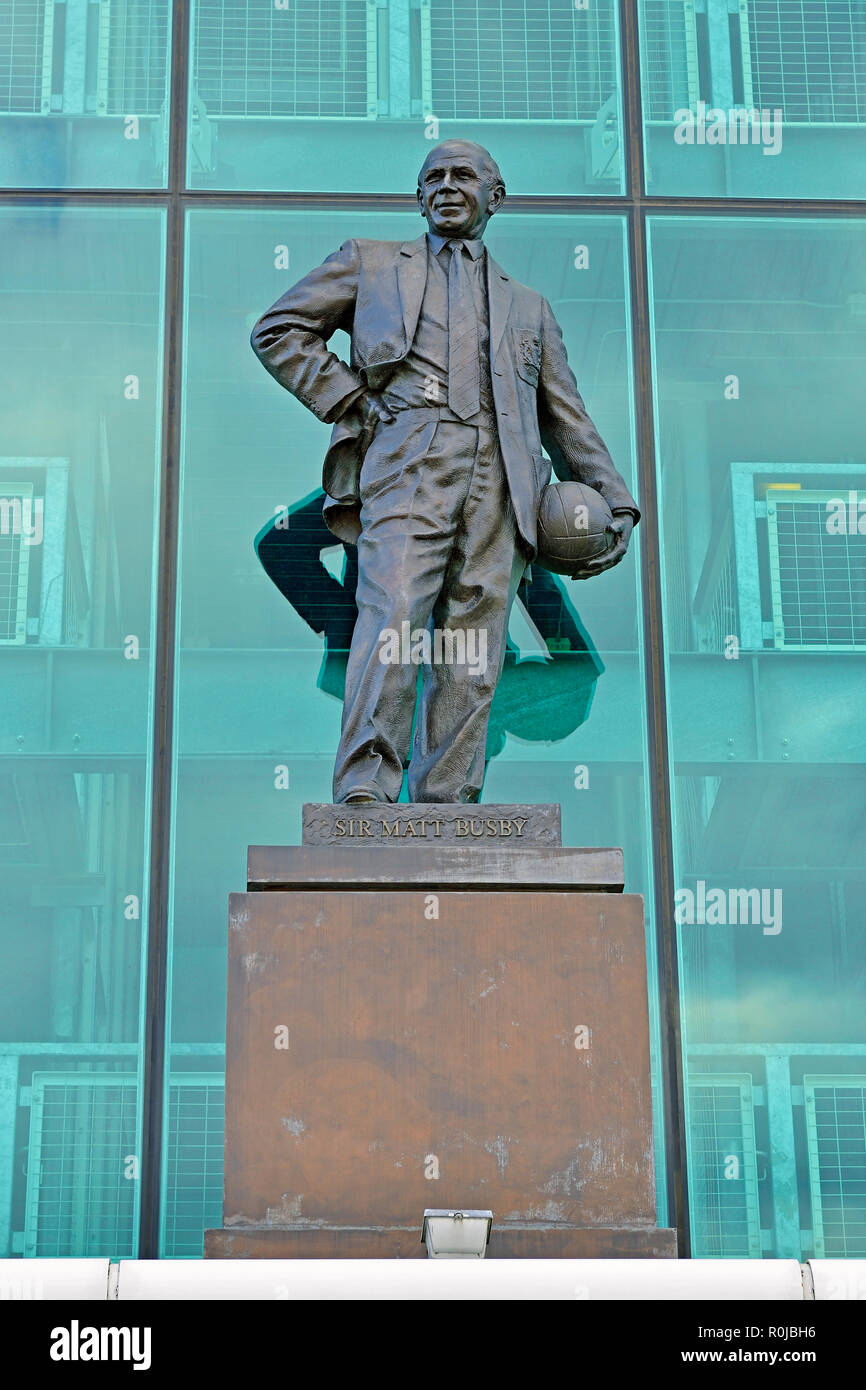 Sir Matt Busby Statue außerhalb von Old Trafford, das Zuhause von Manchester United Football Club, England, Vereinigtes Königreich Stockfoto