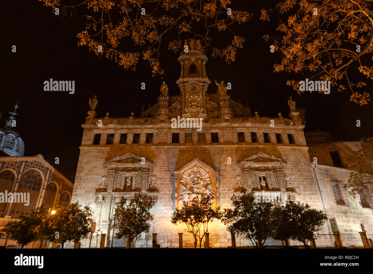 Fassade des La Lonja, die llotja de la Seda oder die La Lonja Seide Exchange, bei Nacht, Valencia, Spanien Stockfoto