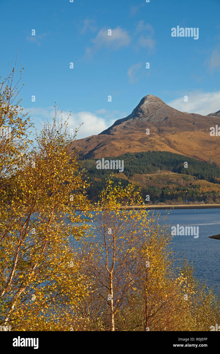 Pap von Glencoe Mountain, über Loch Leven von Kinlochleven, Lochaber, Schottland, Großbritannien Stockfoto