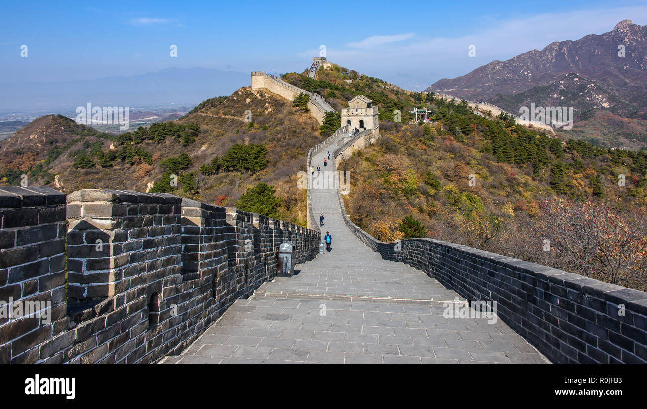 Teil der Großen Mauer in Badaling, in der Nähe von Beijing. Eines der neuen 7 Weltwunder und UNESCO-Weltkulturerbe Stockfoto