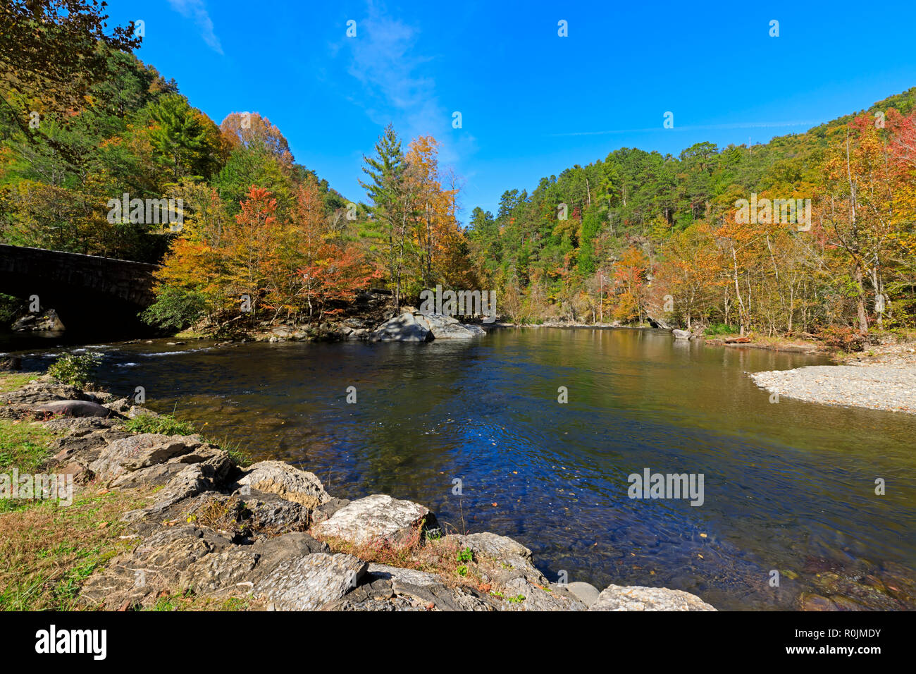 Little River von Little River Gorge Road an Townsend Eingang Straße, Smoky Mountains National Park Stockfoto