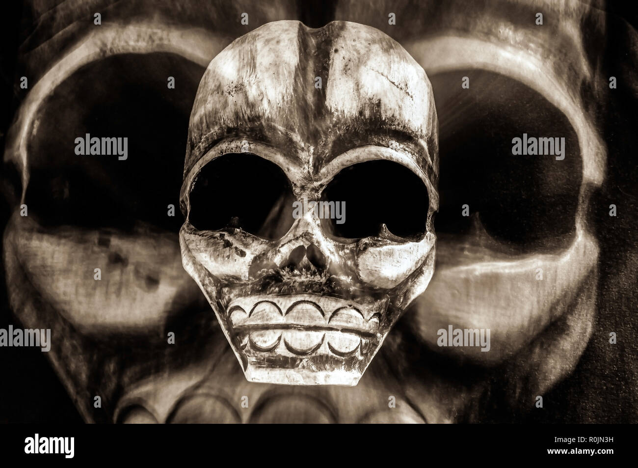 Beängstigend Tag der Toten und Halloween tribal skull Maske - Begriff der Gefahr, Tod, Angst und Gift-Gotischen gruselige Geheimnis Symbol. Stockfoto