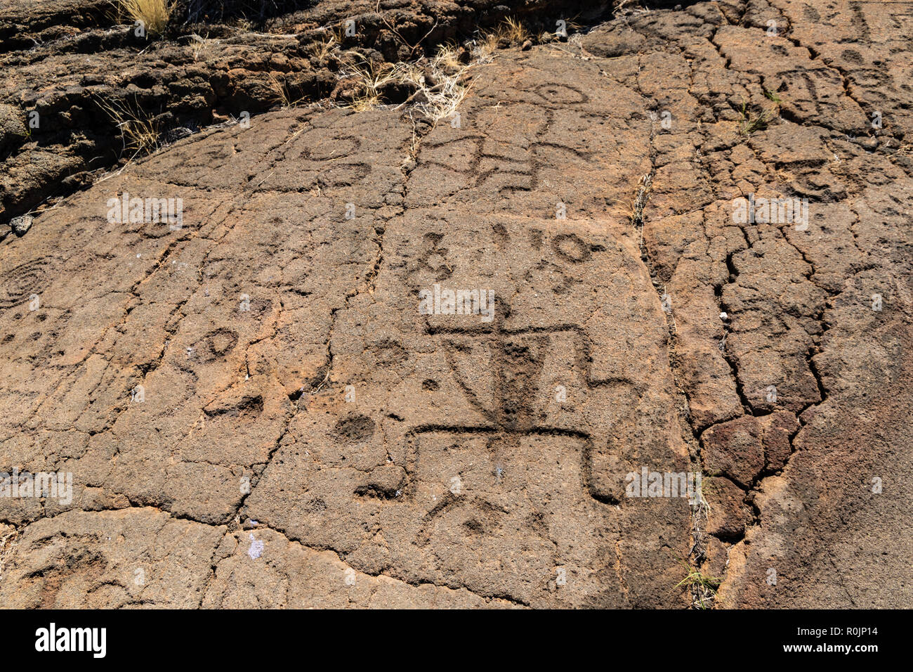 Felszeichnungen in Waikoloa Feld, auf der King's Trail ('Mamalahoa'), in der Nähe von Kona auf der grossen Insel von Hawaii. In vulkanischen Felsen. Stockfoto